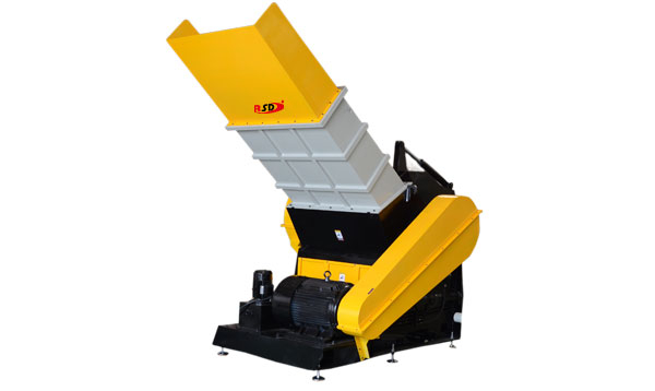 塑料(liao)托盤(pan)破碎(sui)機試(shi)料