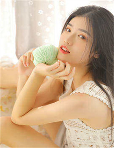 摸mm小游戏-美女被骗床把衣服视频